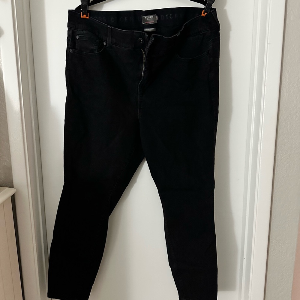 Torrid Black Ankle Cropped Jeans with Stretch